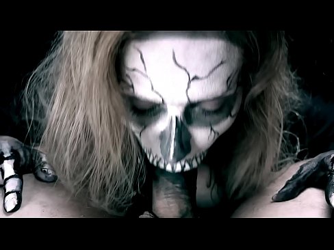 ❤️ ʻO ke kaikamahine daimonio e omo ana i ka moa me kona waha ʻeleʻele a me ka ʻai ʻana. Fuck video ma haw.qizpornolar.ru ️❤