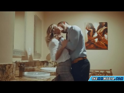 ❤️ Ke hoʻowalewale ʻia ʻoe e kahi blonde busty i kahi lumi hoʻomaha ākea Fuck video ma haw.qizpornolar.ru ️❤